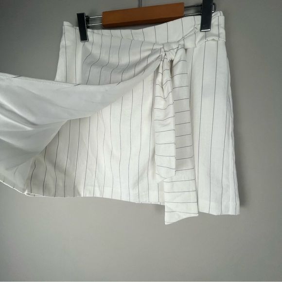 Faux wrap Pin striped mini skirt - Picture 2 of 7